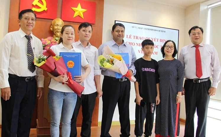 nhập quốc tịch việt nam (2)